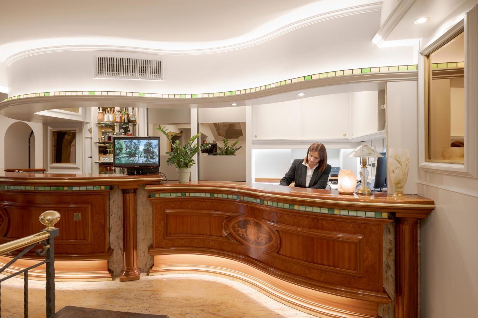 Hotel Ungheria Varese 1946 ภายนอก รูปภาพ