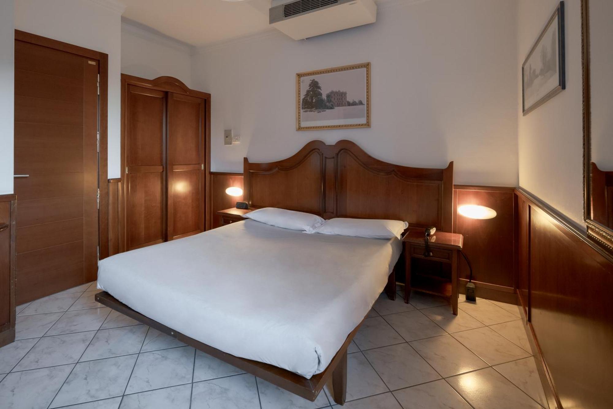 Hotel Ungheria Varese 1946 ภายนอก รูปภาพ