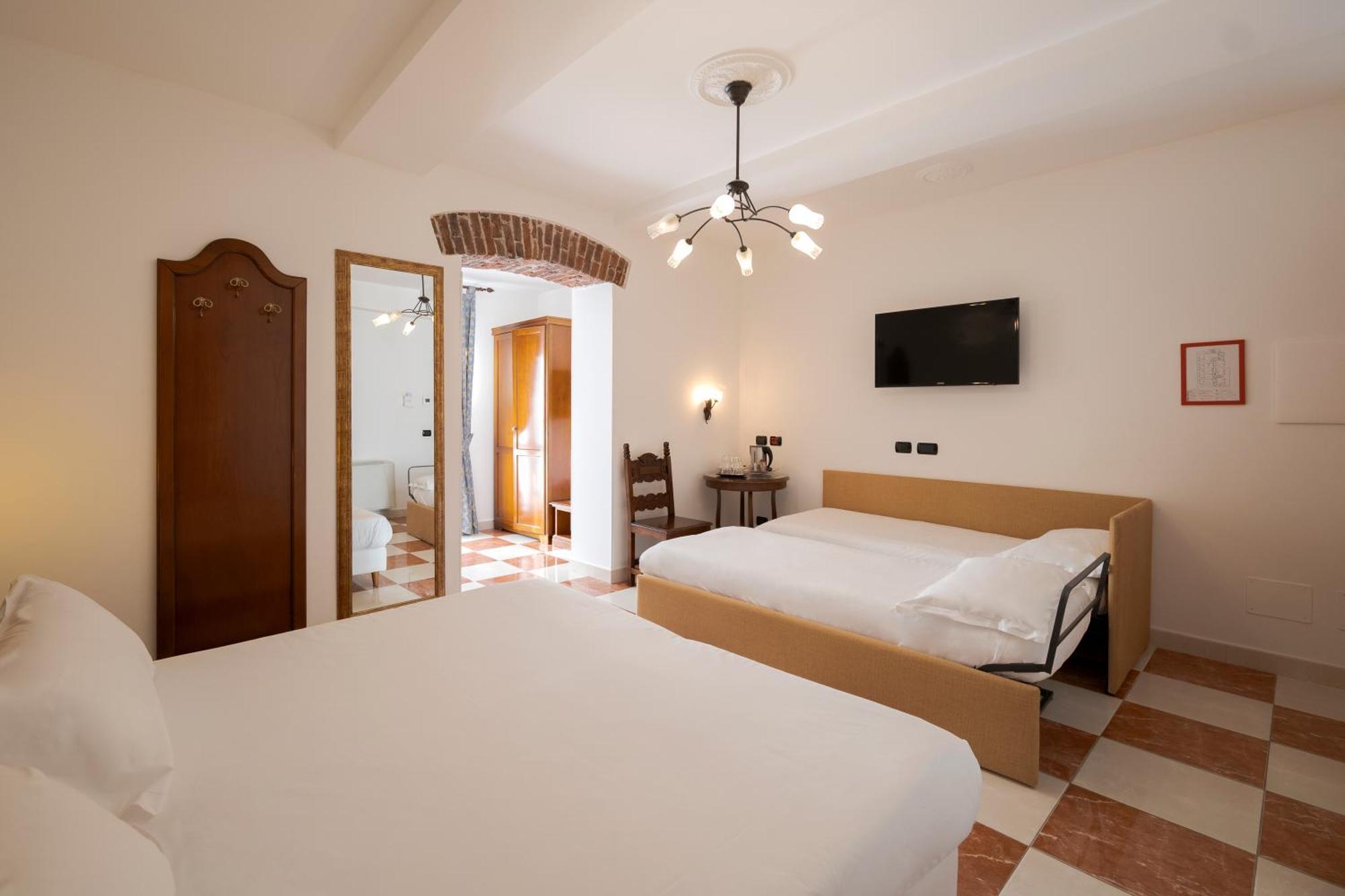Hotel Ungheria Varese 1946 ภายนอก รูปภาพ