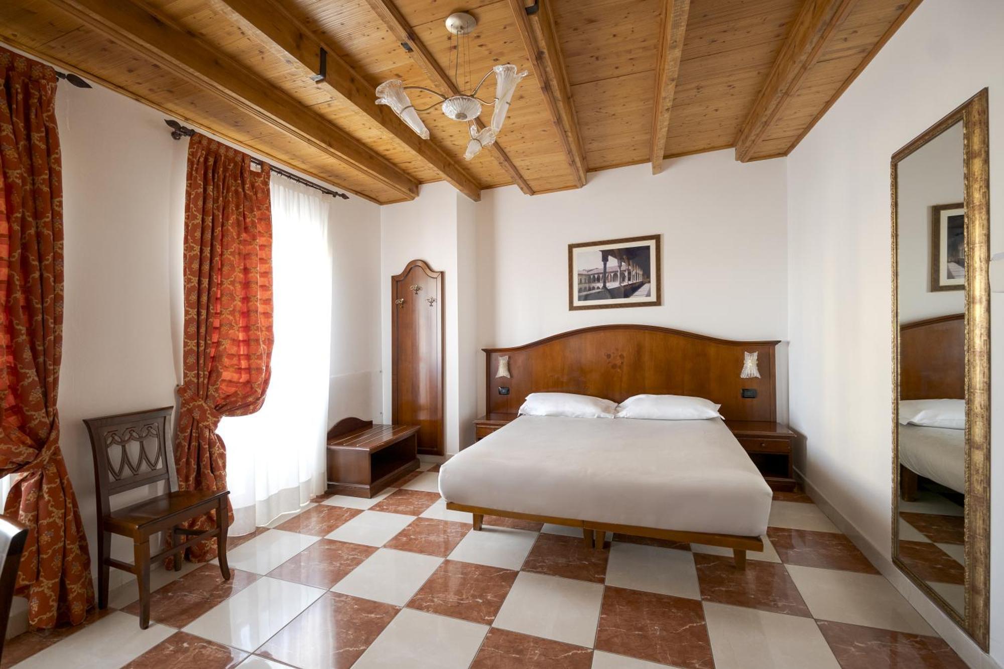 Hotel Ungheria Varese 1946 ภายนอก รูปภาพ