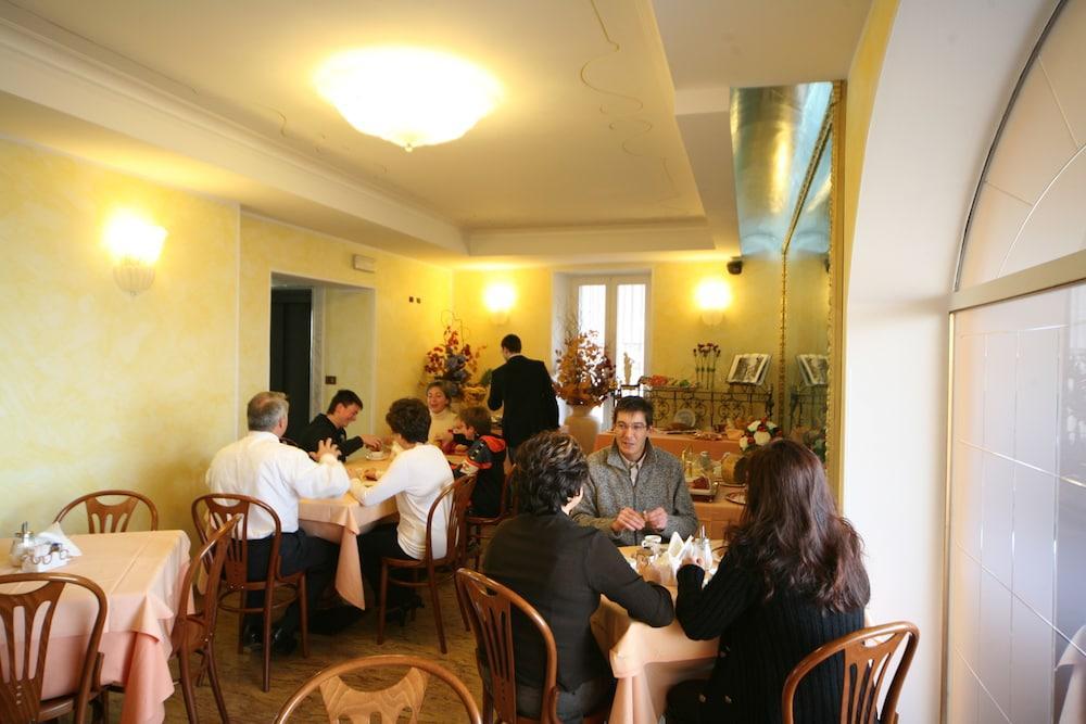 Hotel Ungheria Varese 1946 ภายนอก รูปภาพ